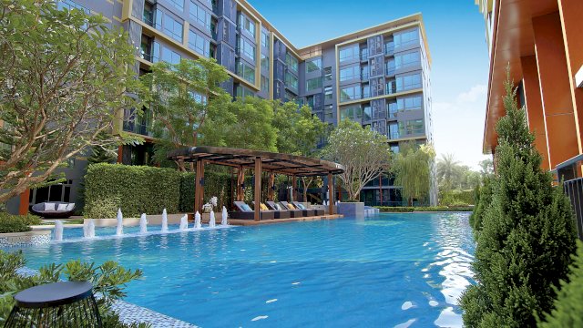 เมโทรลักซ์ โรสโกลด์ พหลฯ-สุทธิสาร